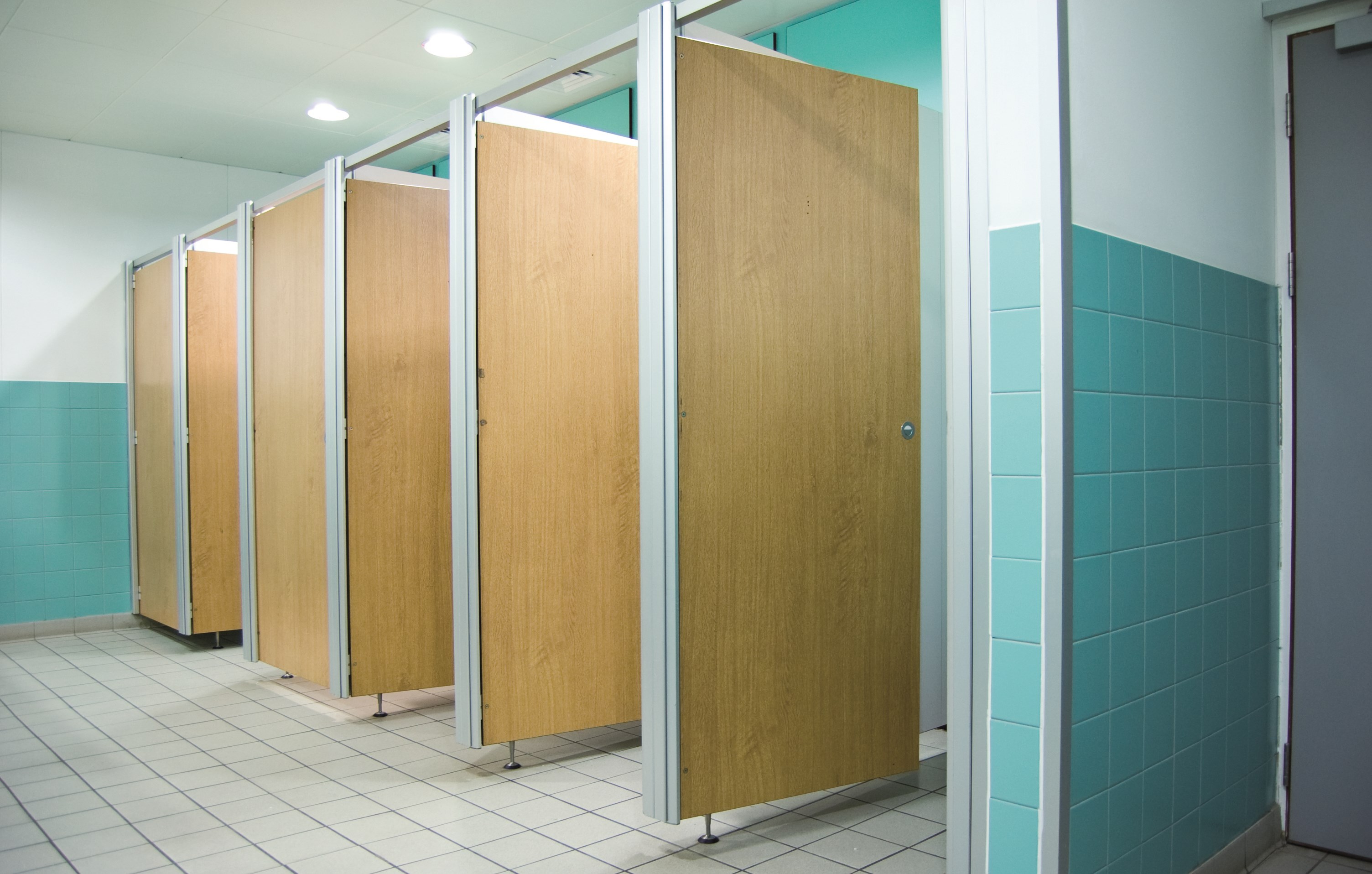 venesta-washrooms-toilet-cubicles-system-m-vepps-pre-plumbed-ips-panelling-wc-sainsburys-murrayfield-hr