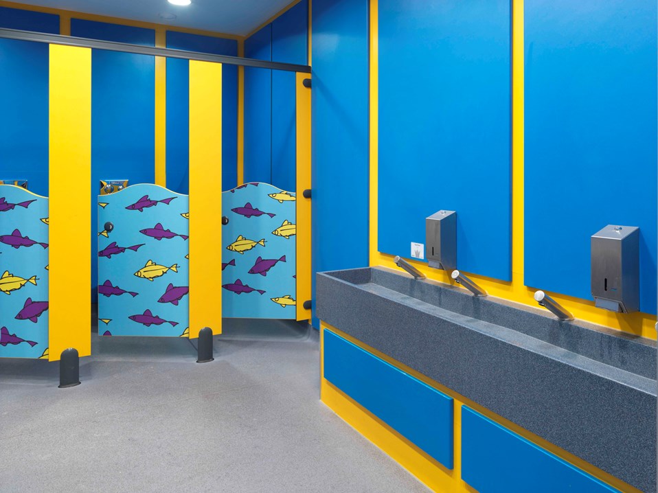 venesta-washrooms-toilet-cubicles-genesis-solid-suface-washtrough-vepps-ips-preplumbed-panel-panelling-belleville-primary-school3