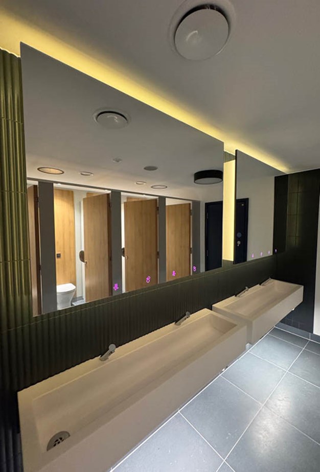 venesta-washrooms-case-study-olympia-london-mirror-box-units5