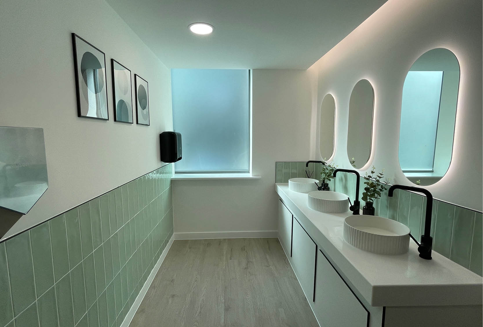 Venesta Washrooms Case Study Air Charter Service Solid Surface Vanity Unit1