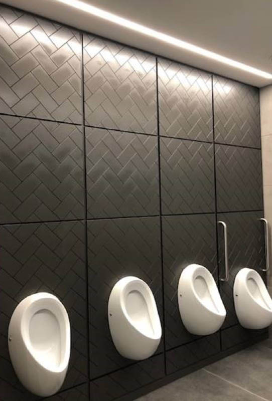venesta-washrooms-case-study-termini-arkle-road-dublin-toilet-cubicles-panelling-lockers-benches10