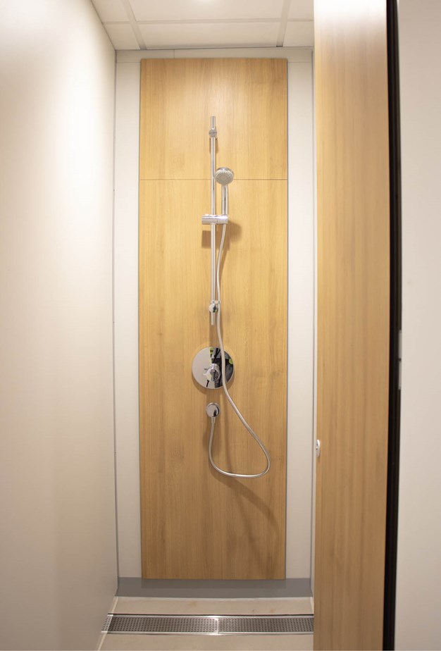 Venesta Washrooms Case Study Mid Kent Golf Club Mirror Box Units Unity Cubicles9